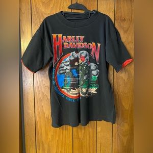 Harley Davidson short sleeve shirt, vintage. Unisex. Size Medium. Black and red.